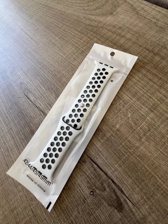 Pulseira Apple Watch Branco com Preto furadinha Linda Nova sem uso !  - Foto 2