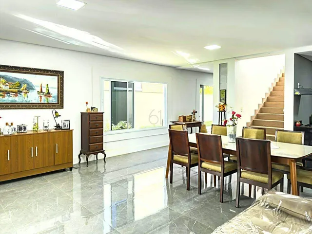 LINDA CASA DE ALTO PADRÃO, COM 2 AMPLAS SUÍTES E 3 AMPLAS SALAS NO CCONDOMÍNIO ECOLÓGICO M