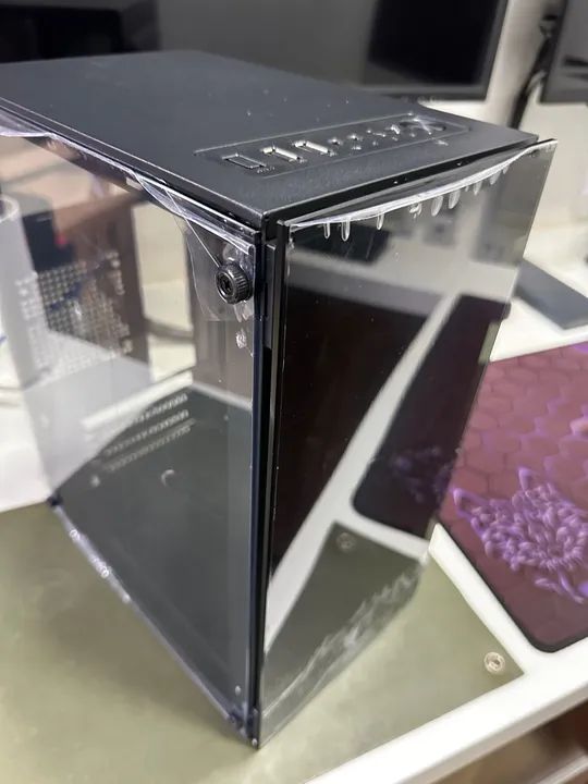 Gabinete PC Gamer compacto