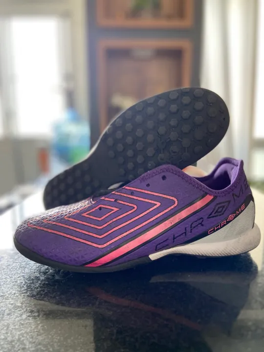Chuteiras Umbro Society e Futsal