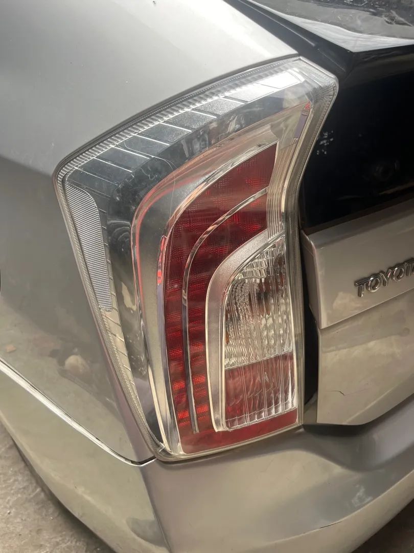 W lanterna lado esquerdo do prius 
