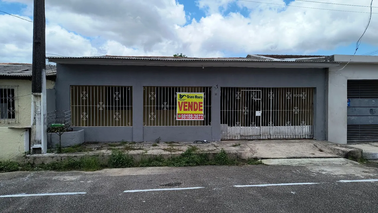 Casa com 4/4, suíte no cj. Maguari