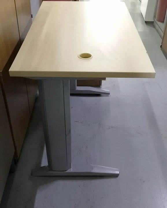Mesa Marfim para escritório  - Foto 2