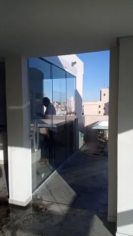 Fechamento de área em vidro temperado sob medida  - Foto 4