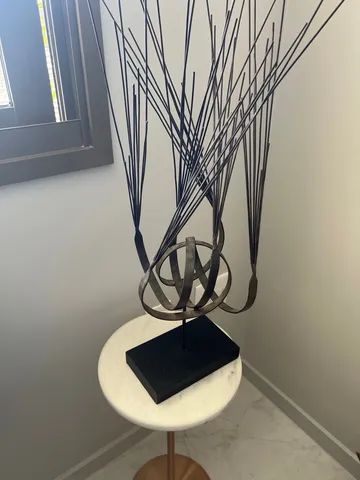 Peça decorativa metal design moderno