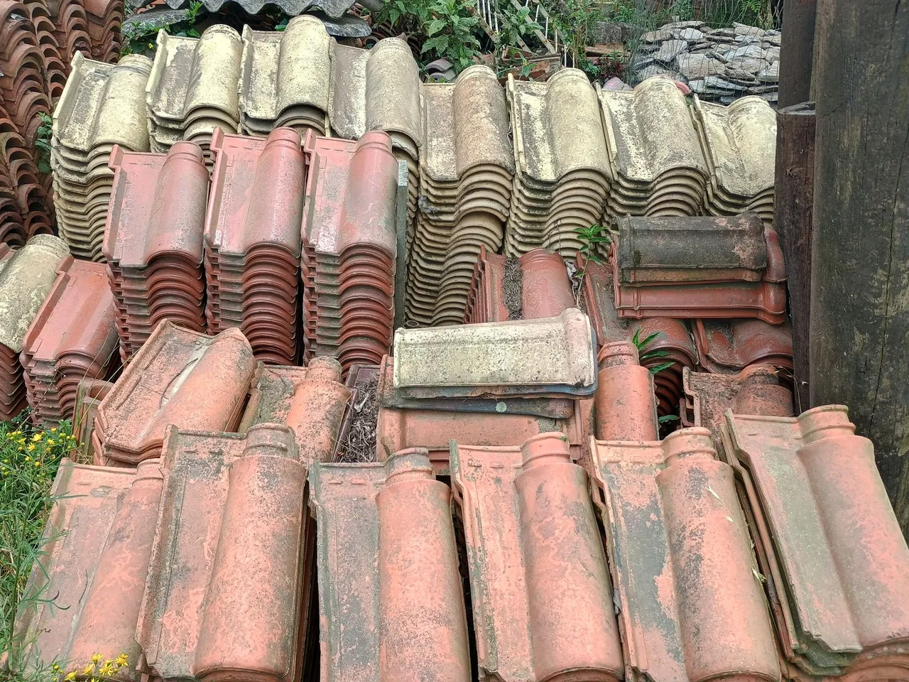 Telhas de barro, canoa, francesa, colonial, romana,e outras....