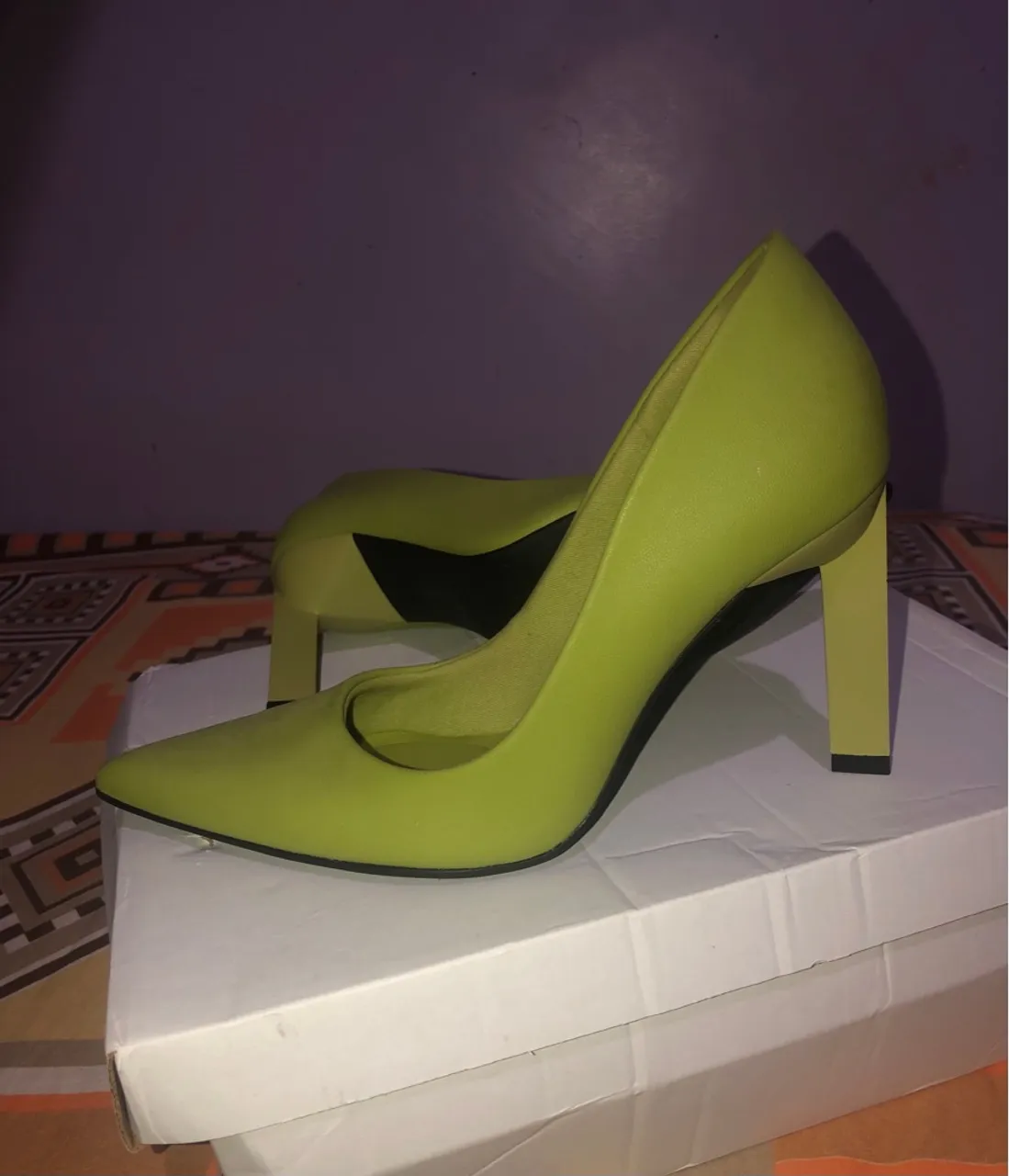 Sapato de salto Verde Limão elegante