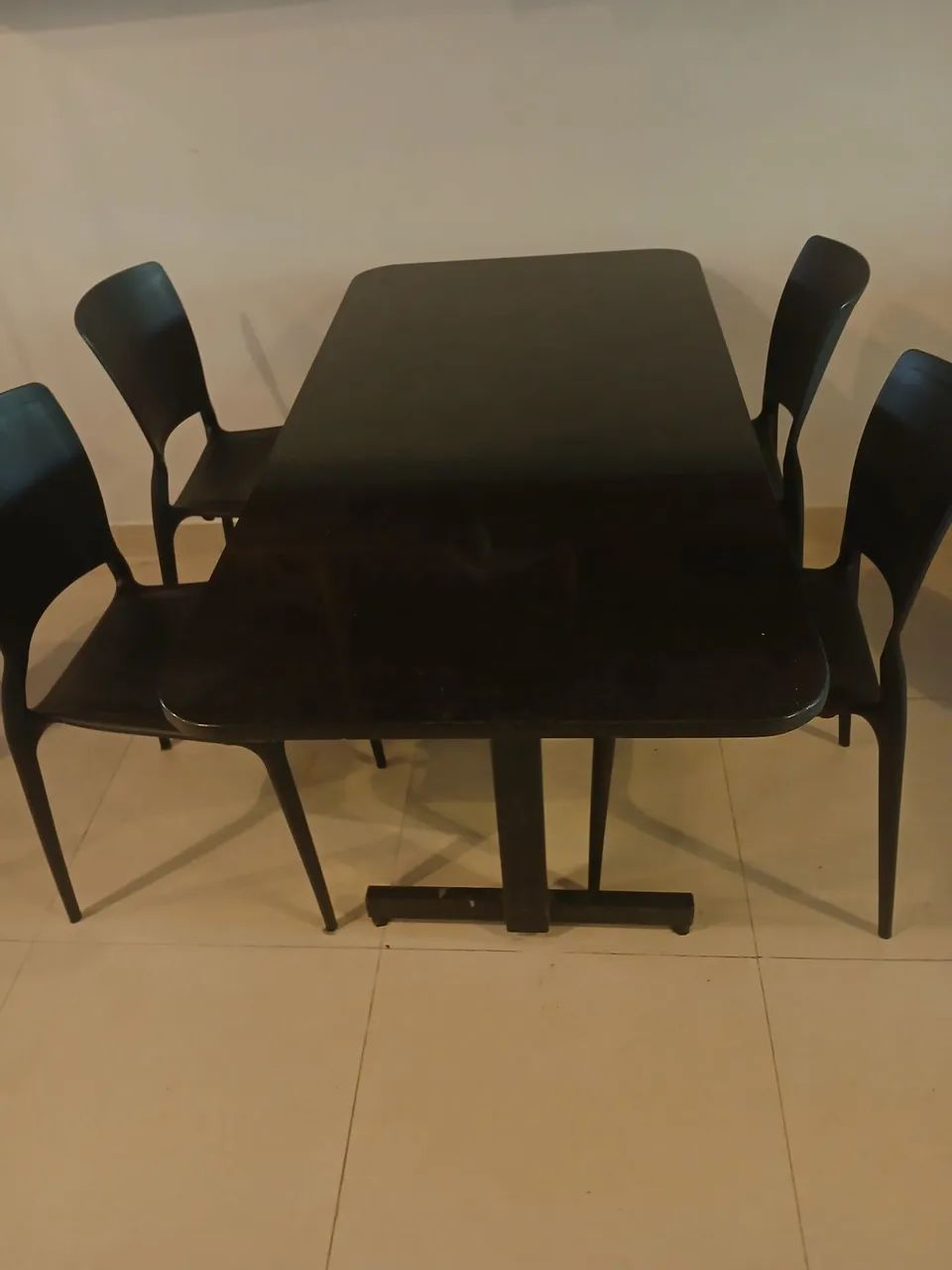 Mesas em granito cor preta com 1.40 x70 com base em ferro  cada 600 reais