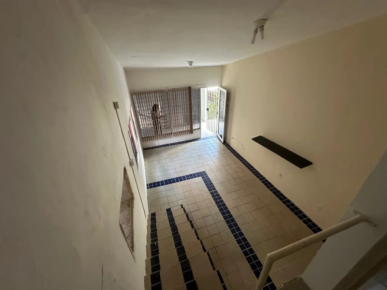 Alugo Sala Comercial em Bairro Novo