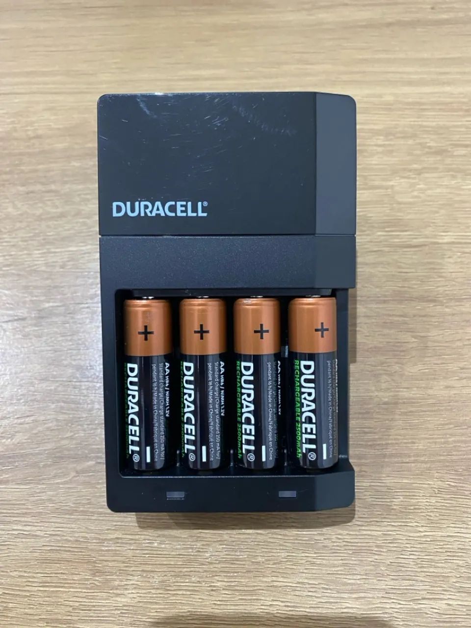 Carregador de Pilhas Duracell + 4 Pilhas AA  - Foto 2