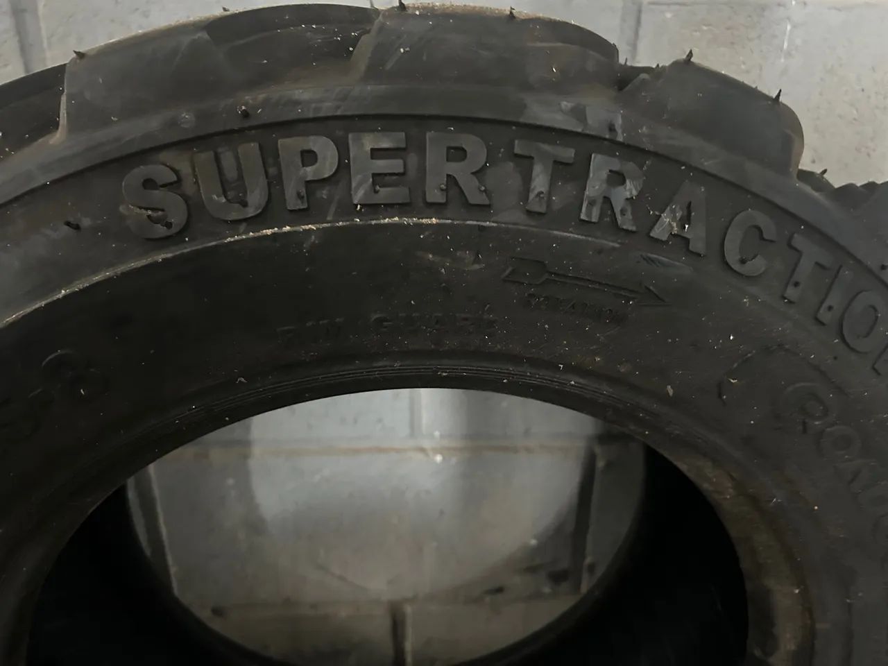 Pneu SuperTraction para Máquinas Pesadas