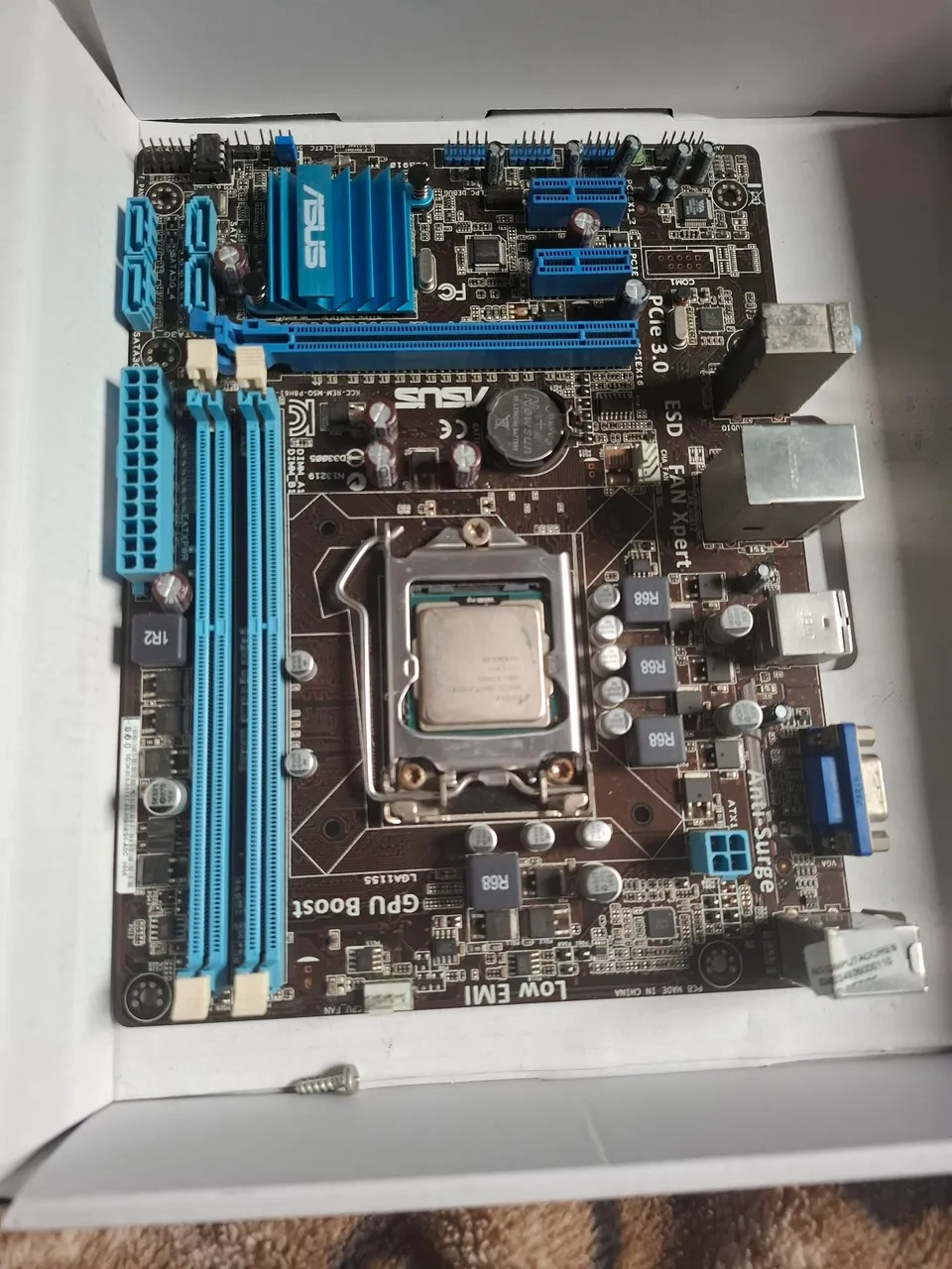 PLACA MÃE ASUS P8H61- M LX3 R2.0 + PROCESSADOR I3 3330 + COOLER ORIGINAL INTEL