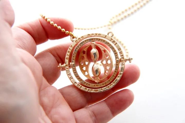 Colar Vira Tempo Dourado Harry Potter - Foto 3