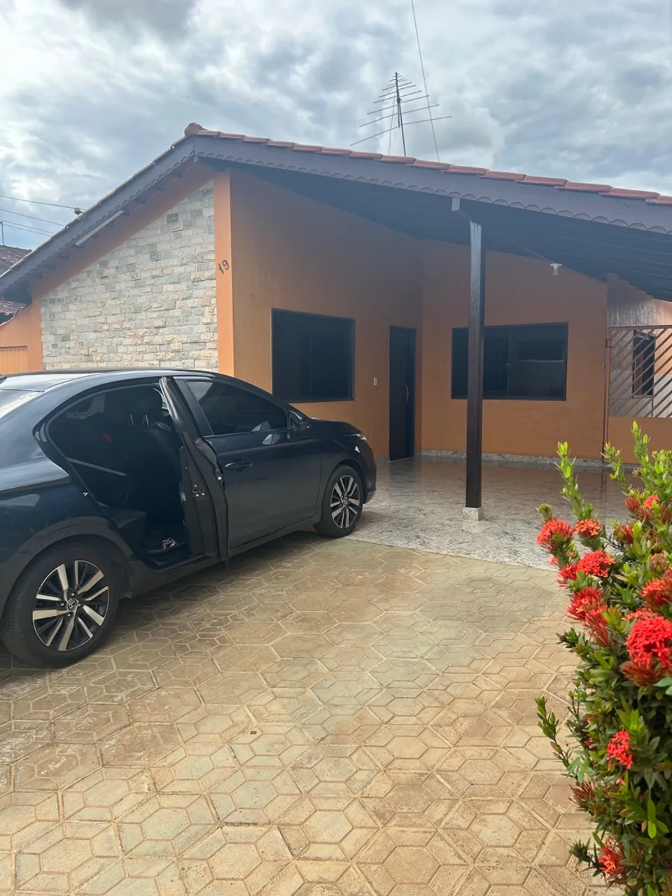 CASA EM CONDOMÍNIO