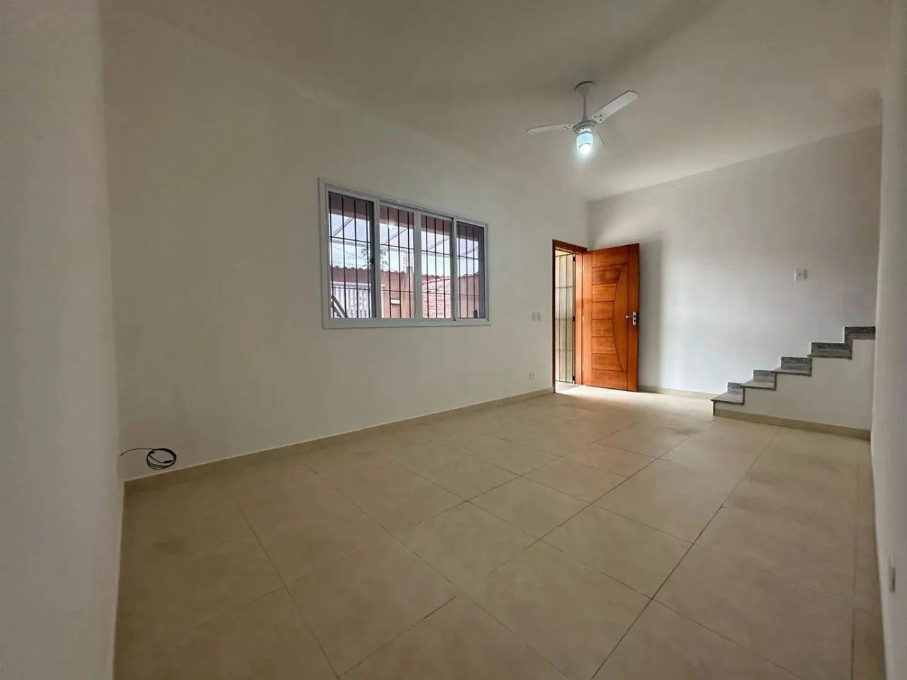 Sobrado para venda com 80m² e 2 vagas na Praia Grande