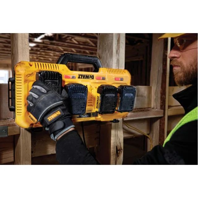 Multicarregador Rápido 12V 20V Max* com 4 Entradas 220V Toughsystem Dewalt DCB104-B2 - Foto 5