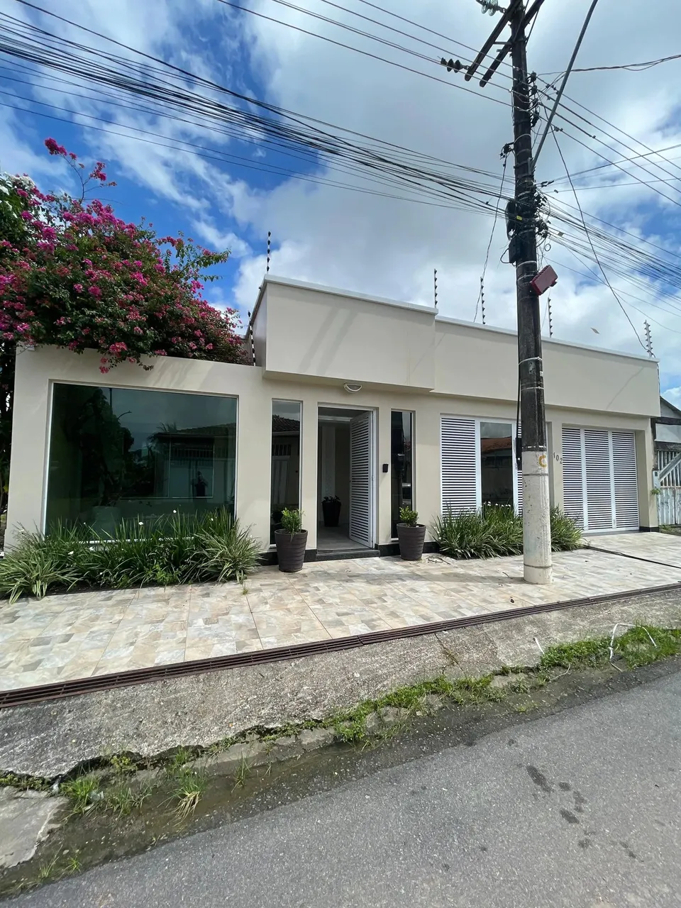 Sobrado para venda possui 290 metros quadrados com 4 quartos em Cabralzinho - Macapá - AP