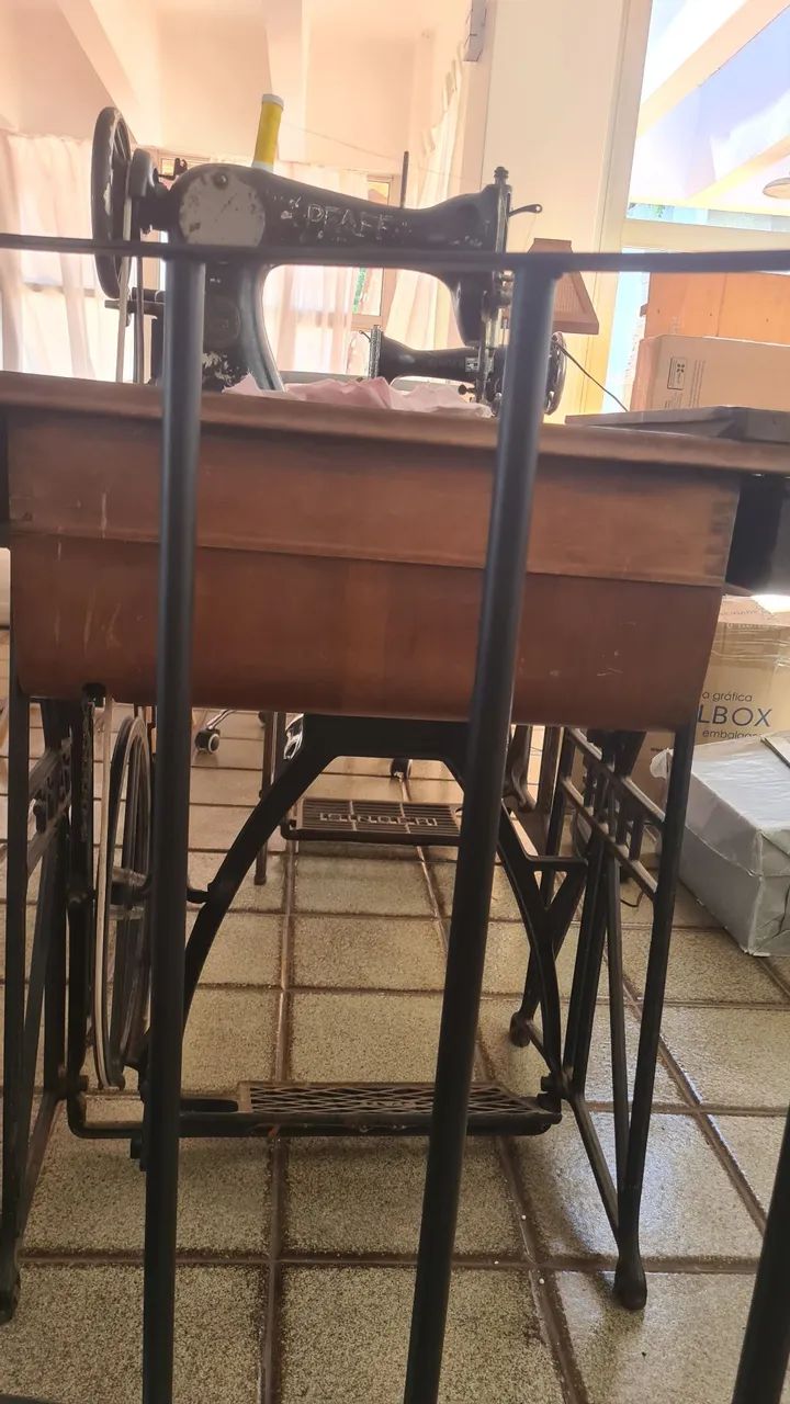 Maquina de Costura Antiga  Pfaff - Foto 4