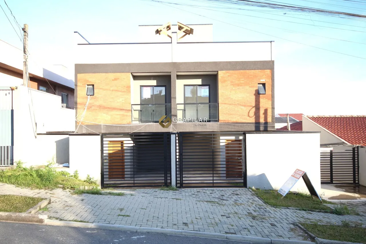 Excelente sobrado novo à venda no Xaxim