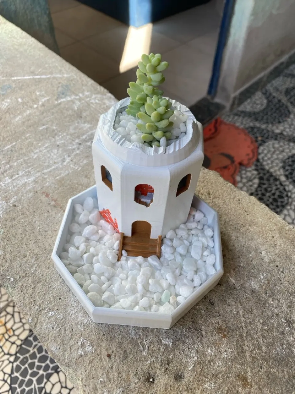 Mini vaso decorativo em formato de castelo