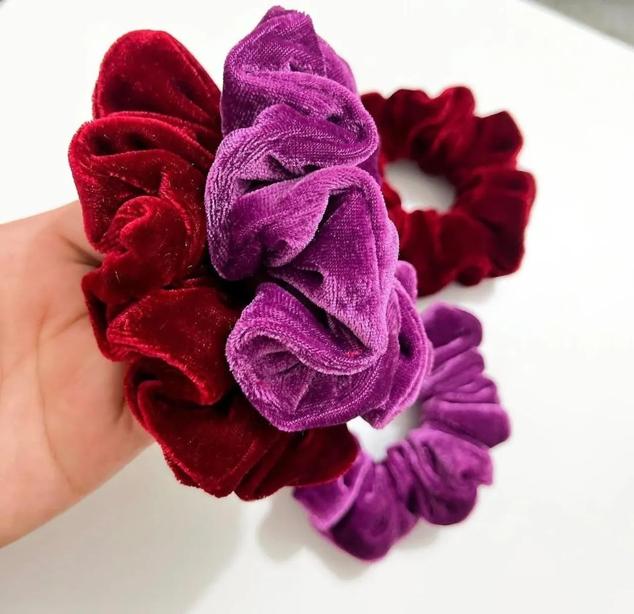 Kit 12 Scrunchies pompom  - Foto 5