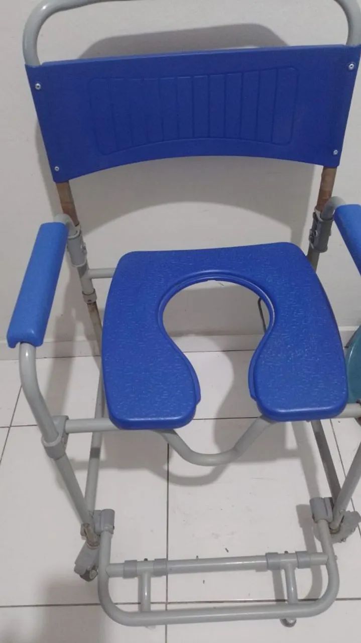 Vendo ou Alugo cadeira de Banho 