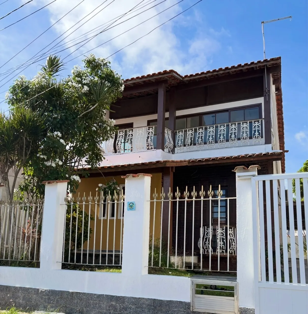 Casa Alta com Varanda - Conforto, Segurança e Lazer Completo!