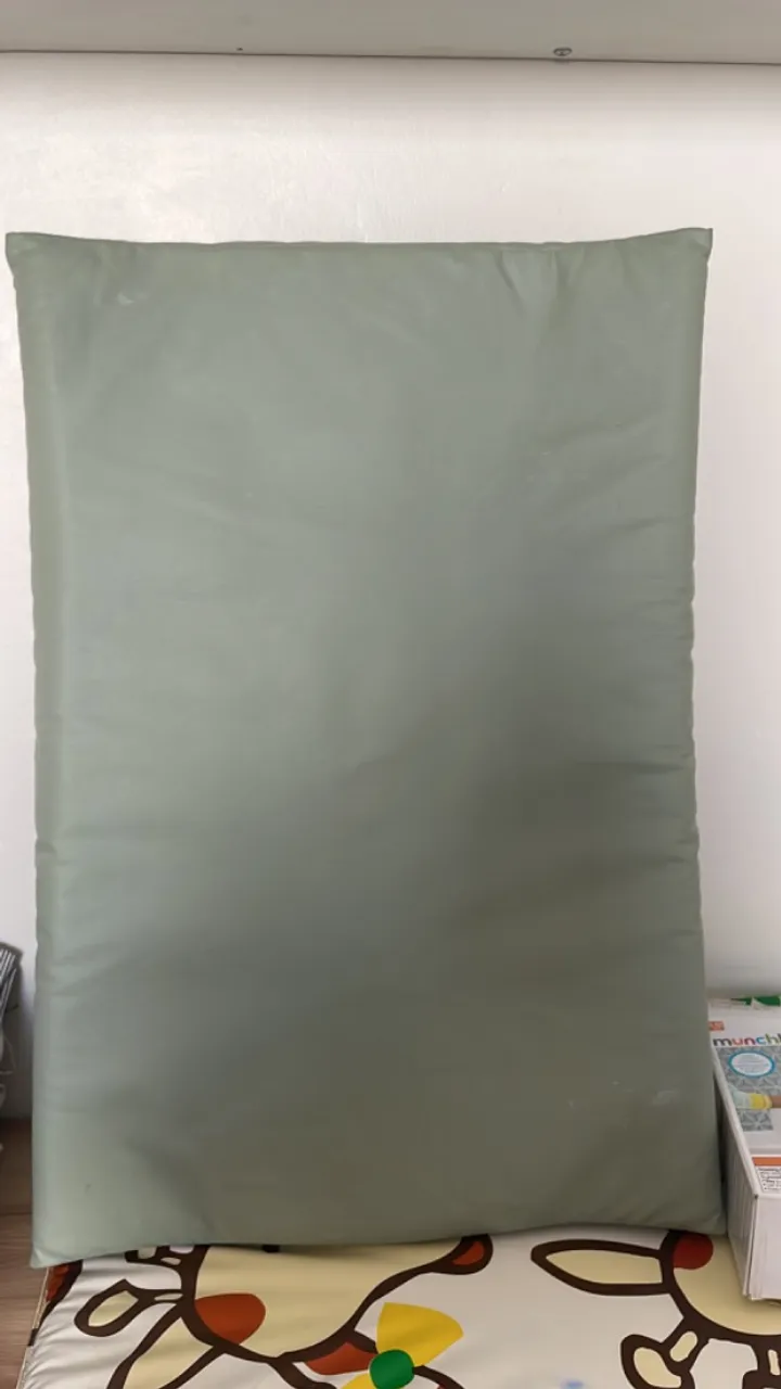 Trocador em courino, fácil de limpar!