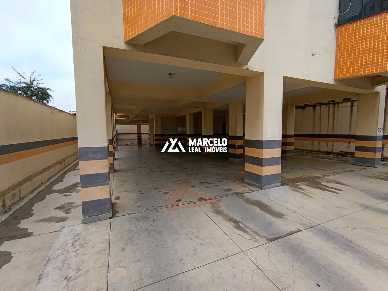 Alugo apto grande de 3º andar com 3/4 sendo 01 suíte + Dependência completa a po - Foto 2