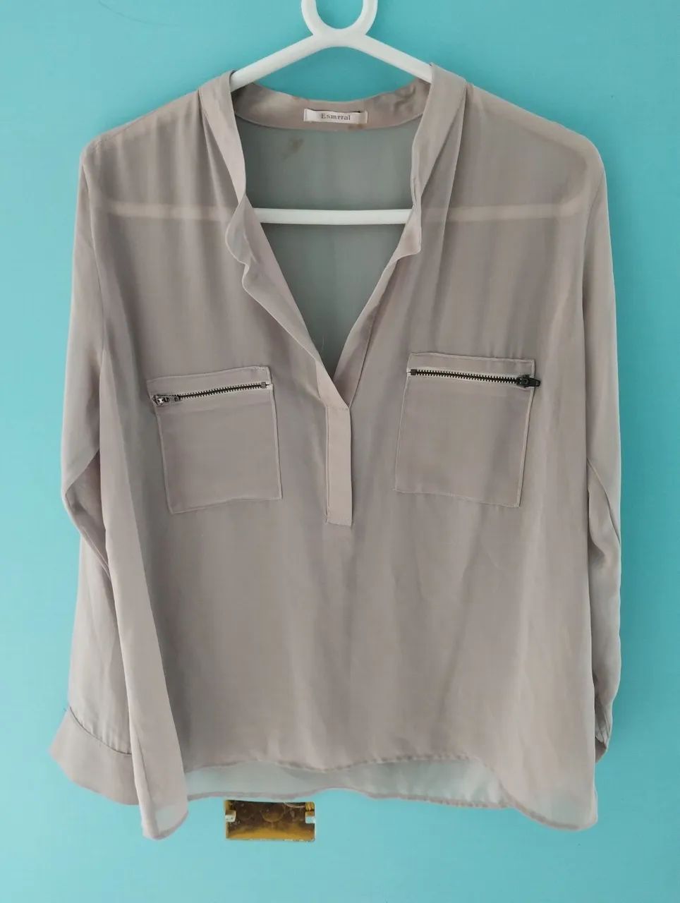 Camisa Feminina Bege Com Bolsos - Foto 2
