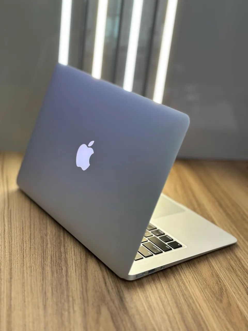 MacBook Air 2017 i5 8GB 128GB SSD 489 ciclos Cor Silver (Seminovo