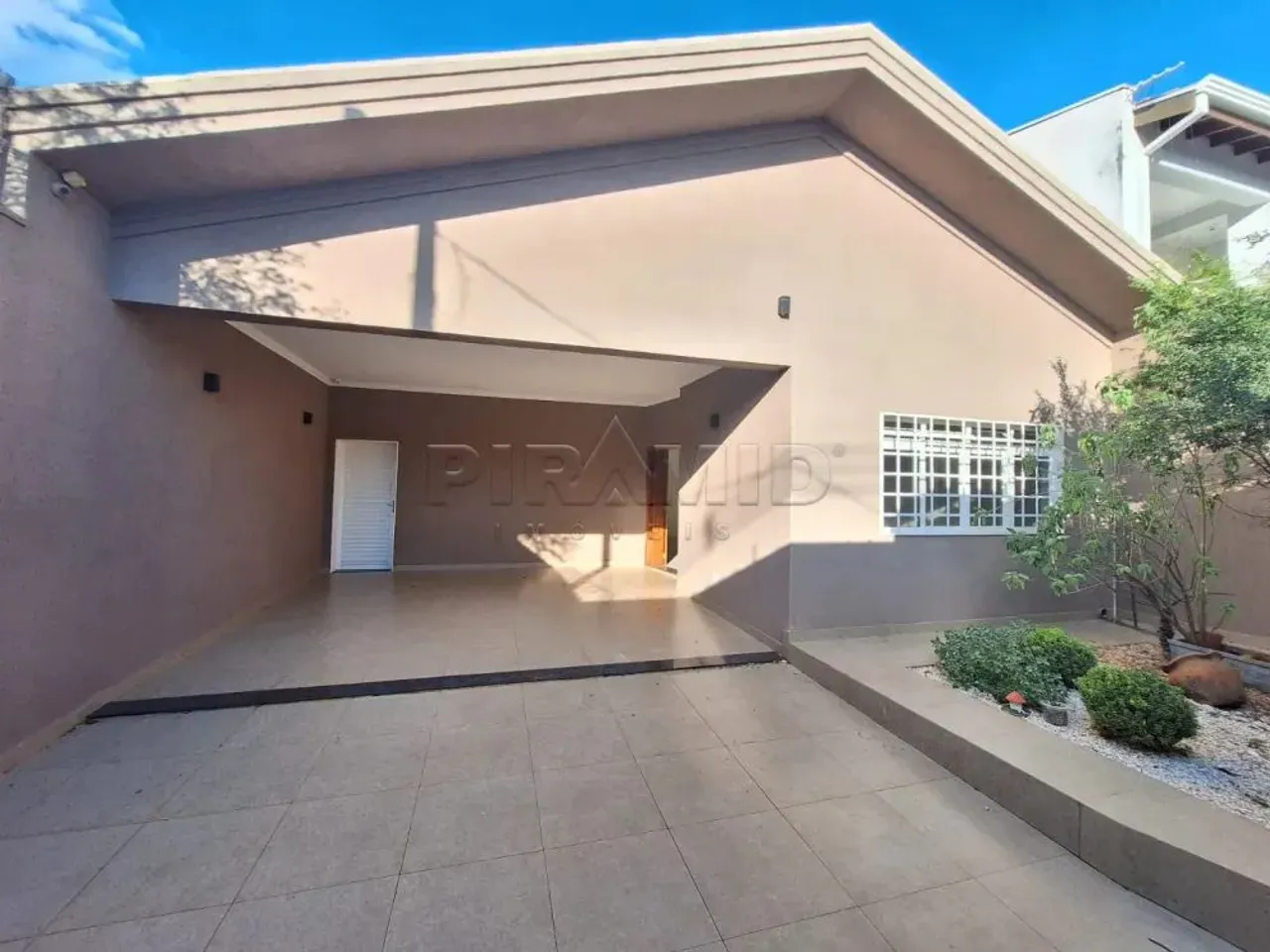 Casa residencial padrão com 200m², bairro Jardim Califórnia, Zona Sul em Ribeirão Preto/SP