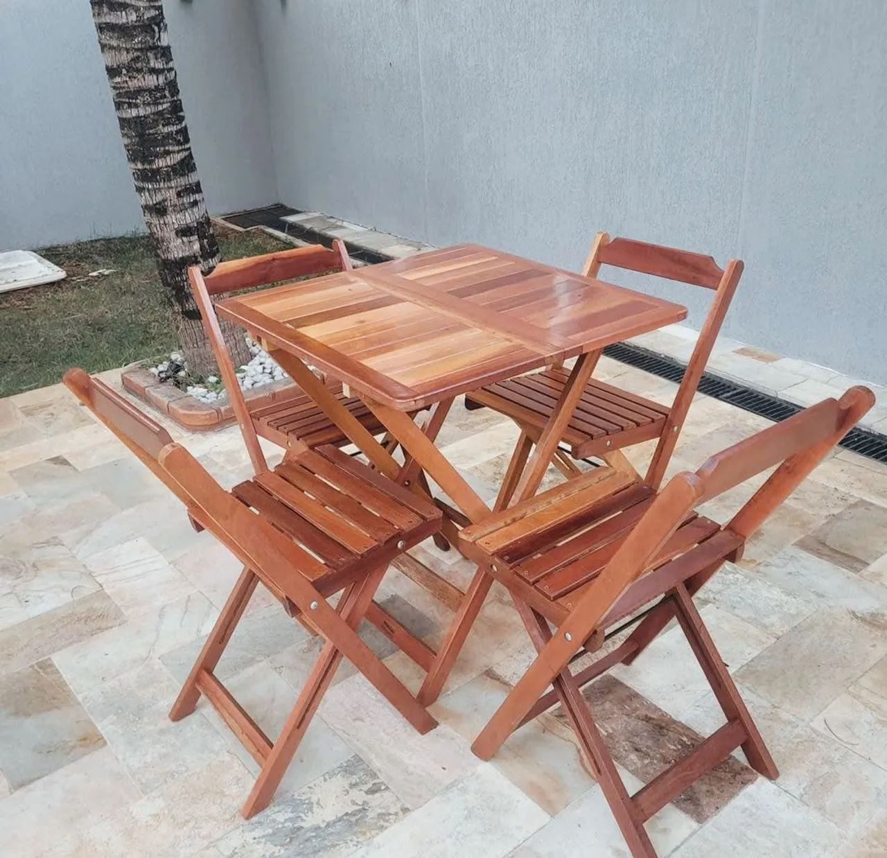Jogo de Mesa Dobrável com Cadeiras em Ypê Nobre - Completo e Sofisticado!" - Foto 4