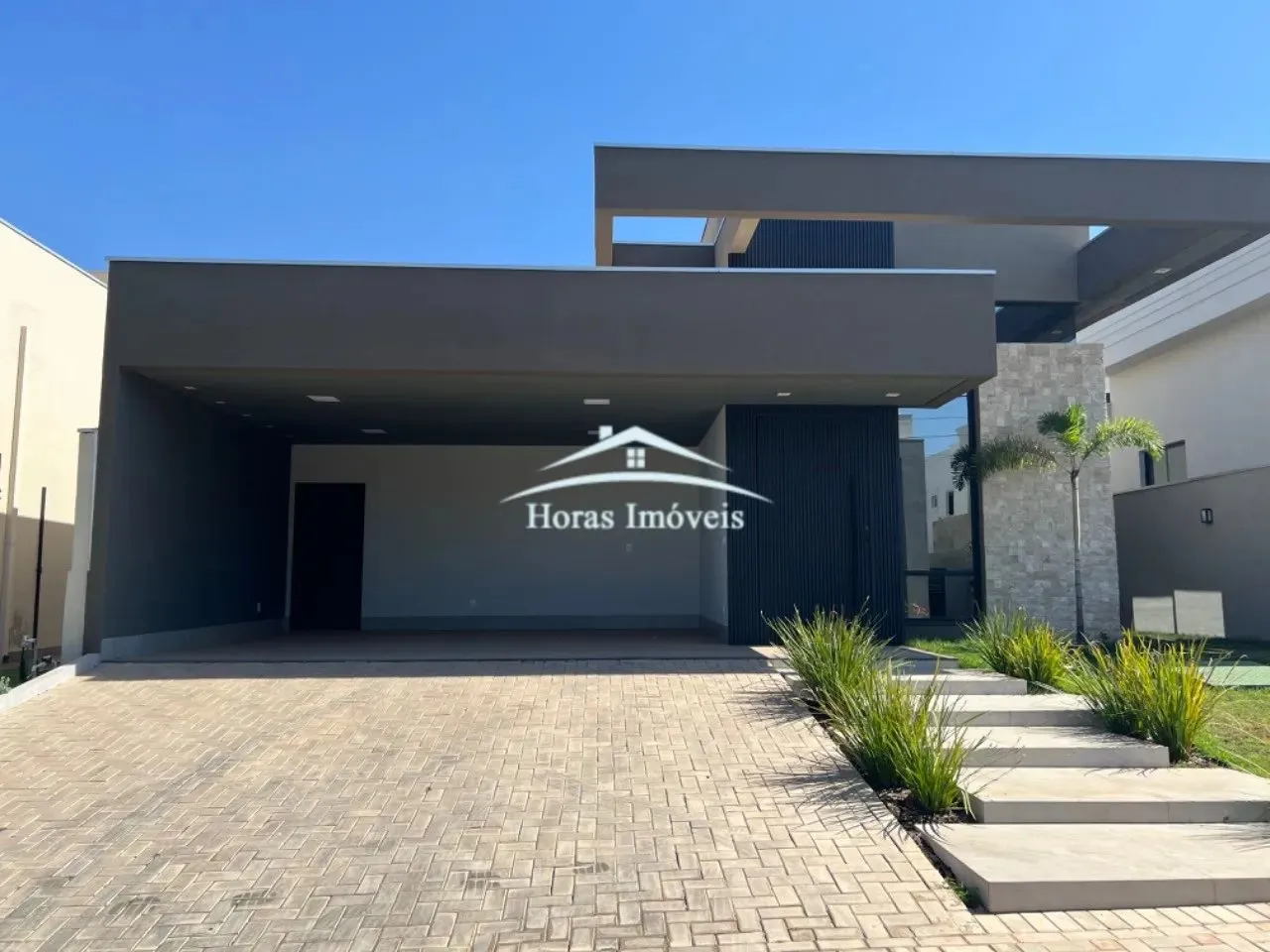 Casa de Luxo à Venda em Condomínio Exclusivo em Cuiabá - 3 Quartos, 3 Suítes e 241m² de Co