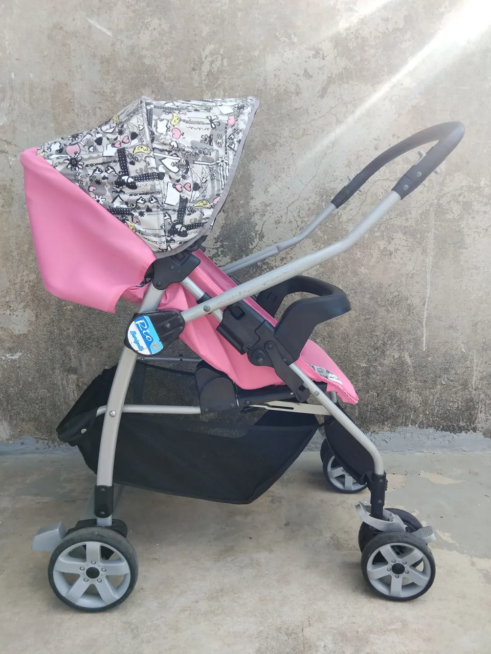 Carrinho de Bebê Rosa com Estampa