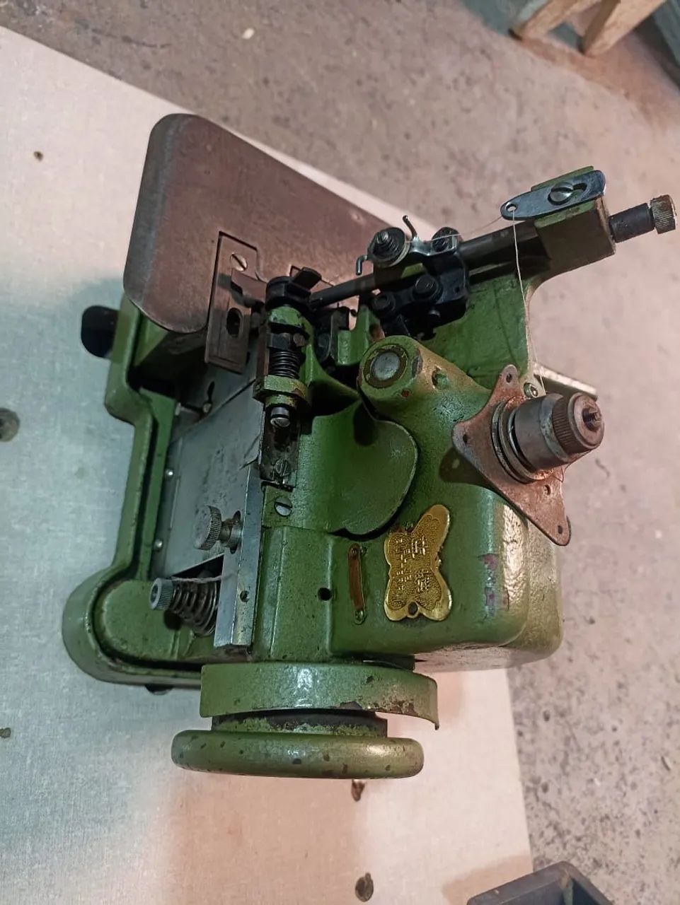 Máquina de costura overclock chinesinha 