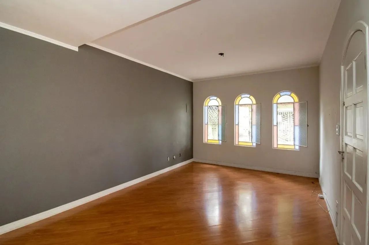 Sobrado para venda com 3 quartos, sendo 1 suíte, 130m²