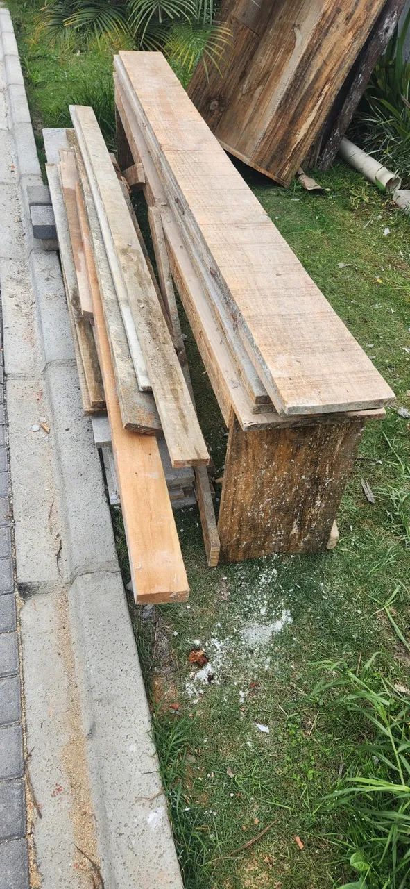 Tábuas para construção já usadas.  - Foto 4