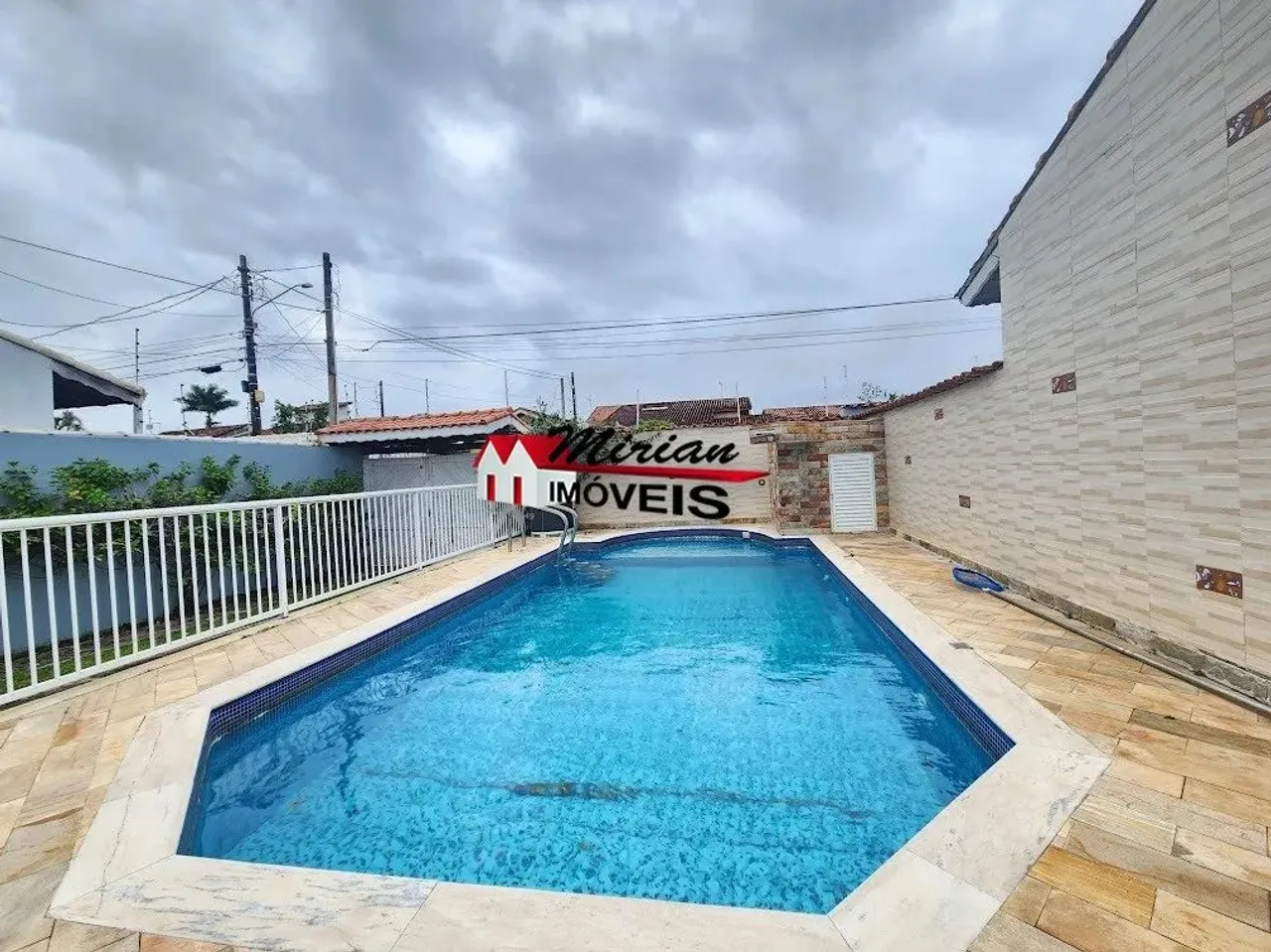 casa em 2 lotes com piscina jardim edicula a venda em Peruibe