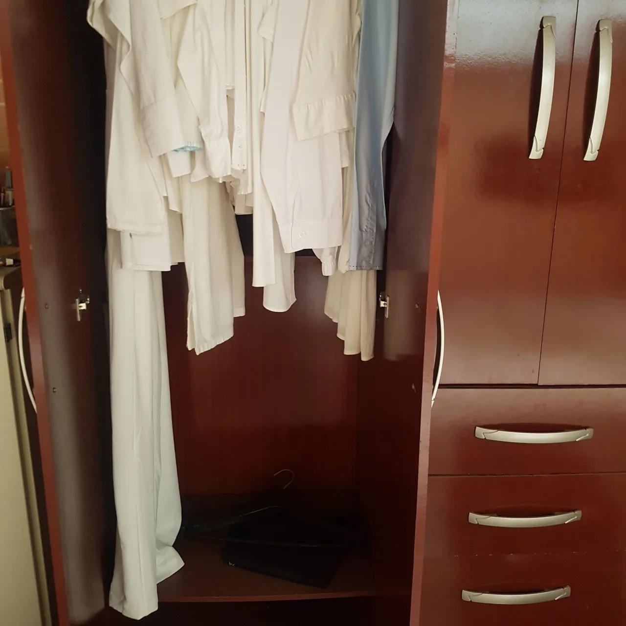 Guarda roupa em bom estado