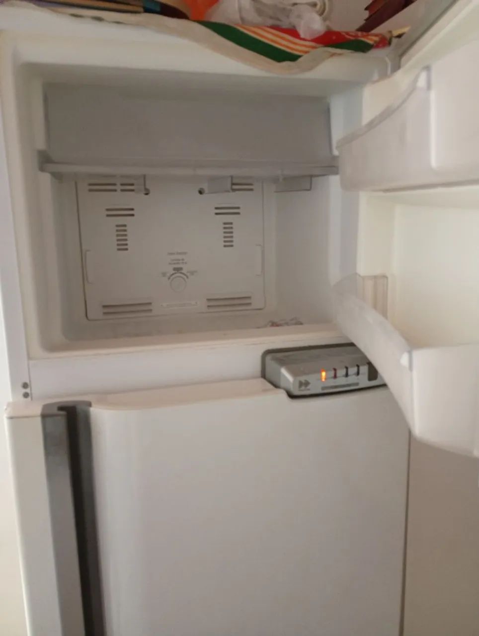Geladeira em perfeito estado motor novo garantia um ano. Motivo da venda urgência