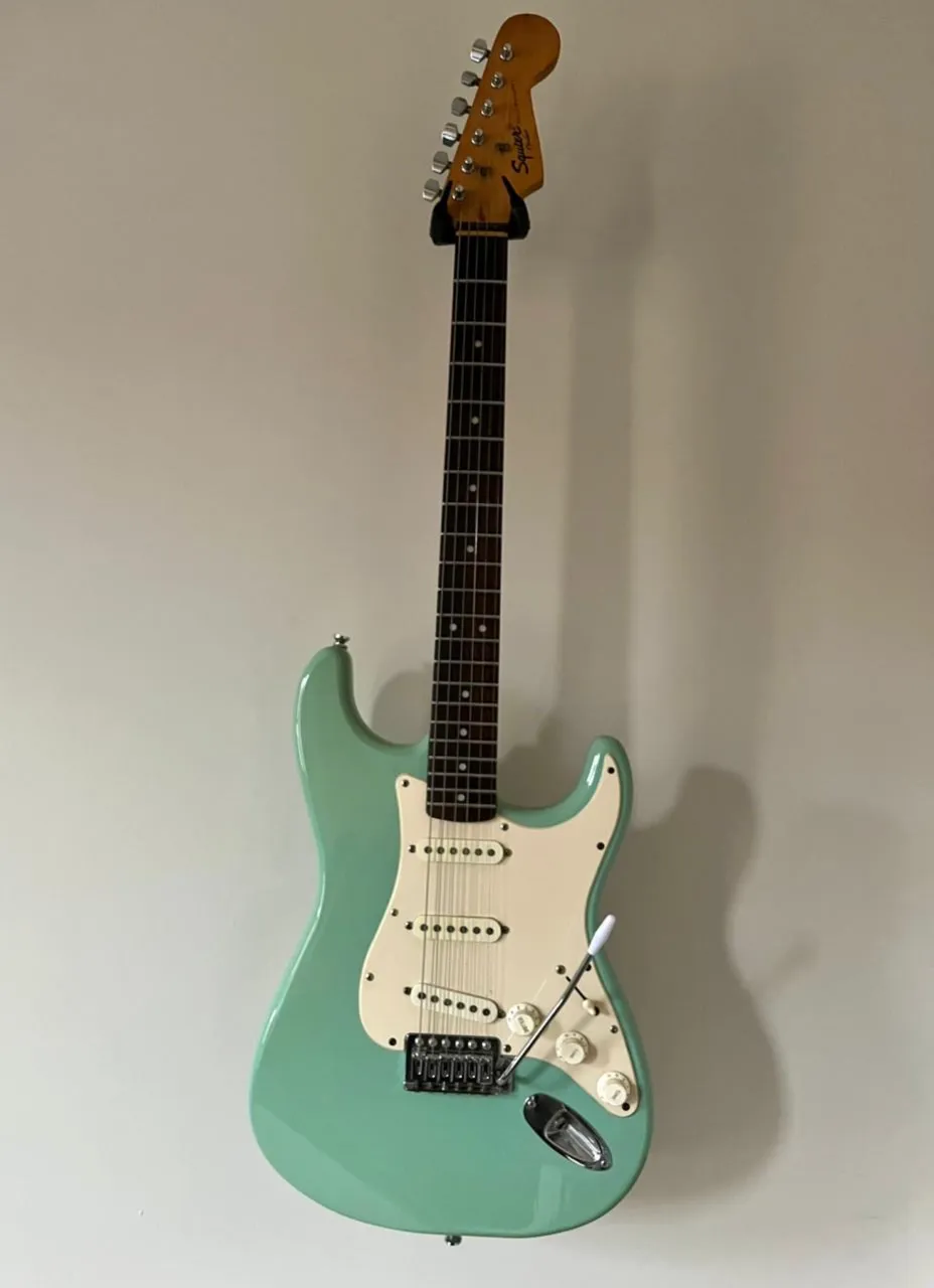 squier stratocaster deluxe