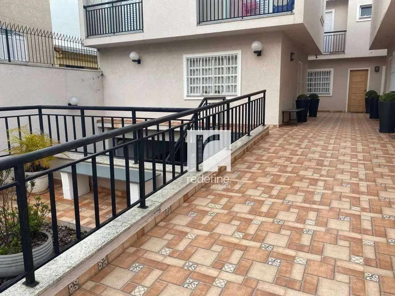 Sobrado em Condomínio Fechado com 3 dormitórios (1 suítes) e 3 vagas à venda por R$ 620.00