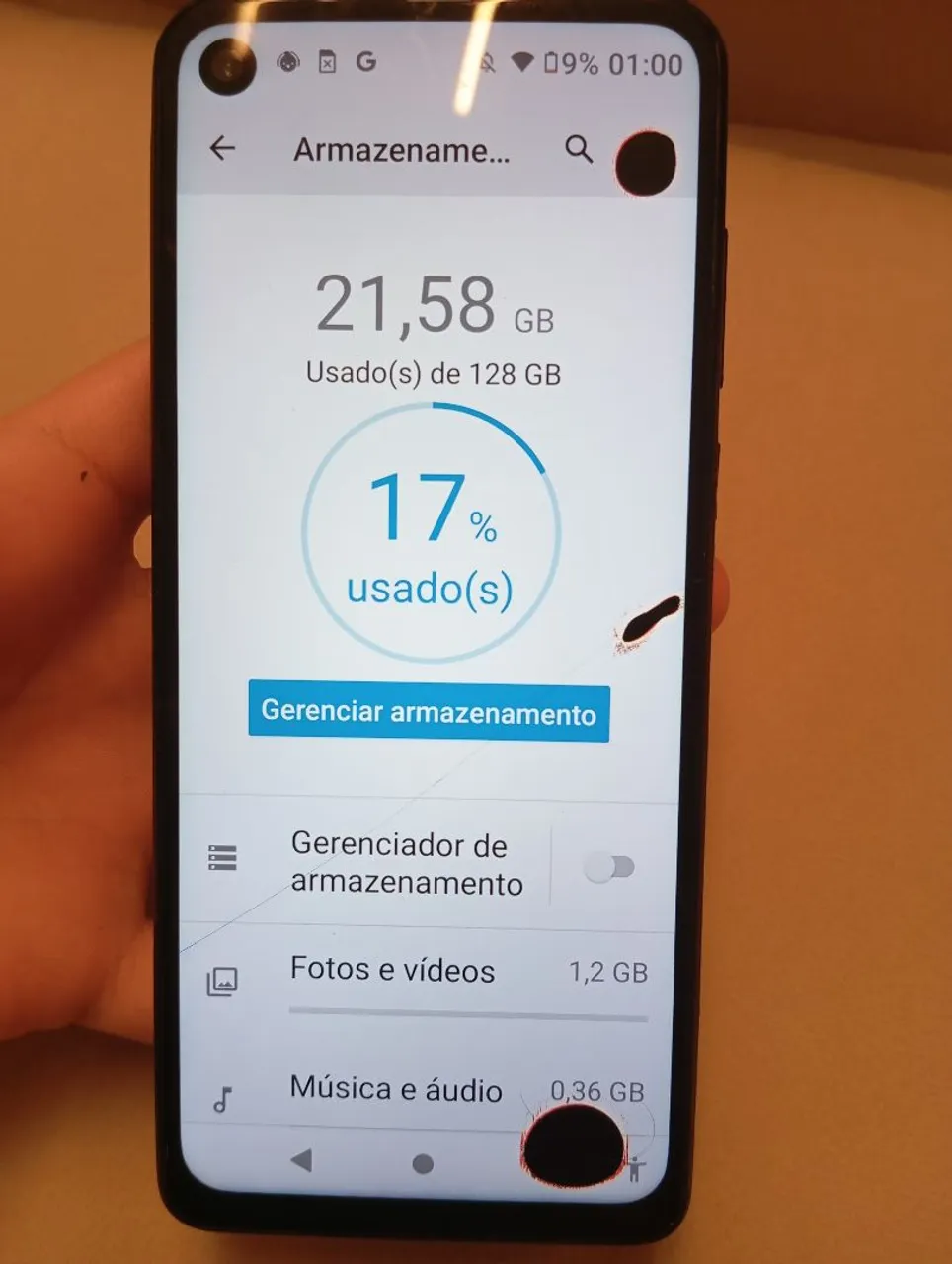 Celular Motorola com machas na tela não atrapalha o uso