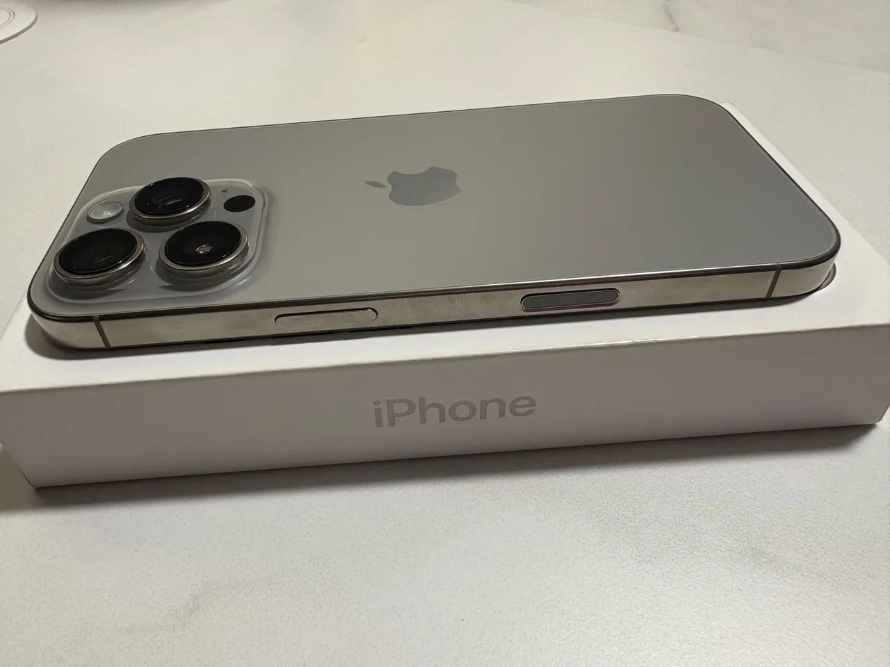 iPhone 16 Pro Titanium silver - Celulares e Smartphones - Centro