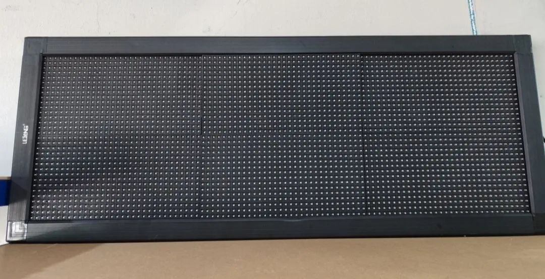 Painel de LED para uso externo e interno 