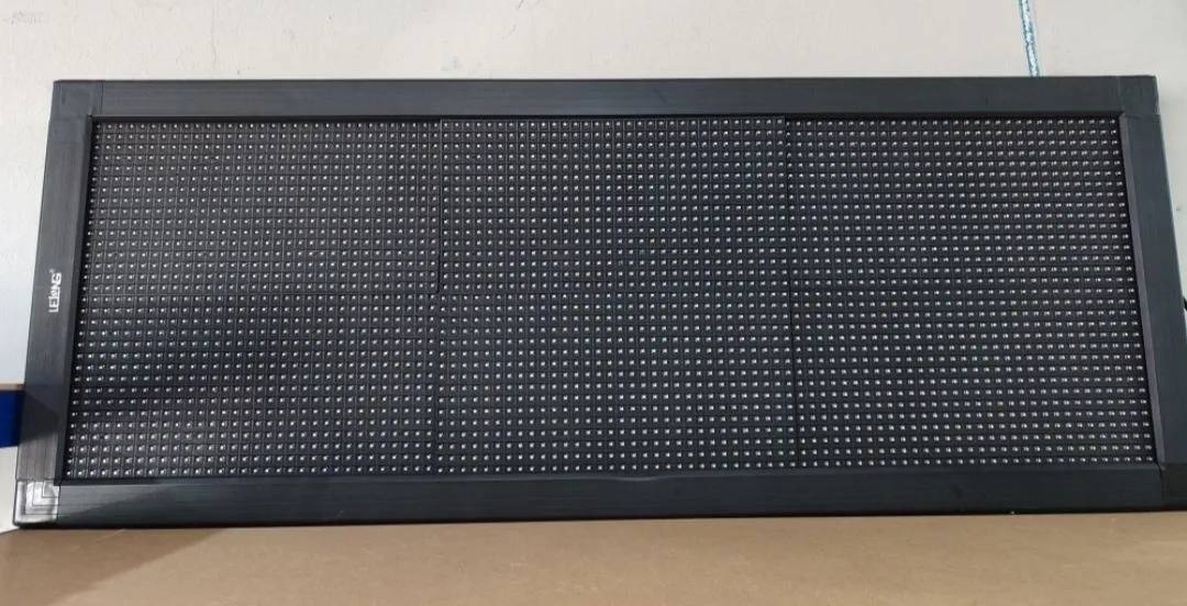 Painel de LED para uso externo e interno 