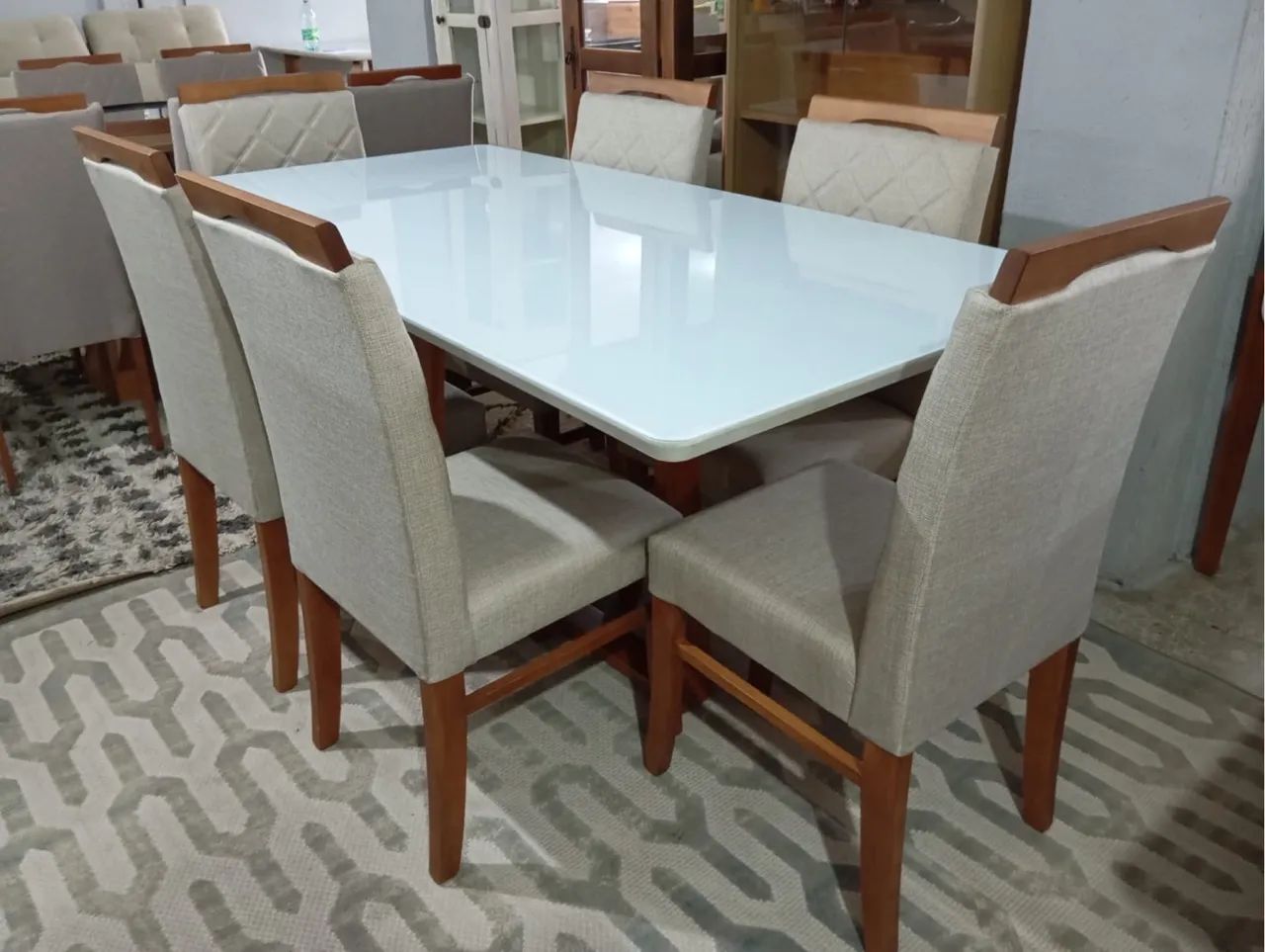 Mesa de Jantar com Tampo Branco e Cadeiras madeira  - Foto 2