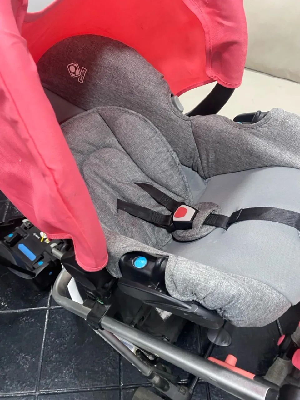Carrinho de bebê com bebê conforto Safety - Foto 3