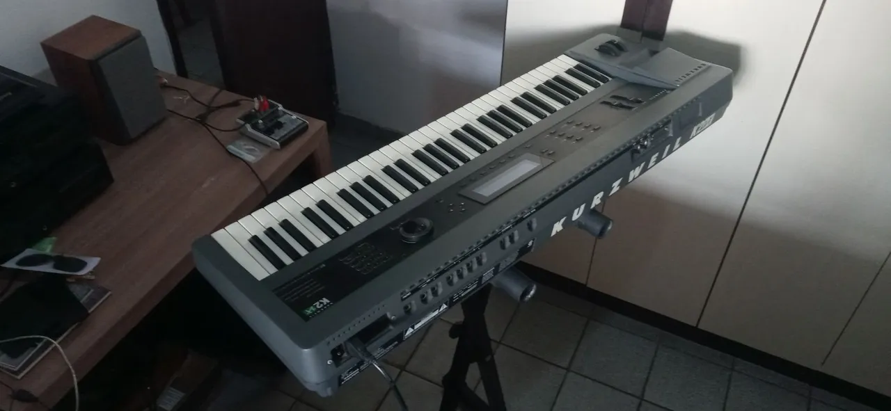 Sintetizador Kurzweil K2VX